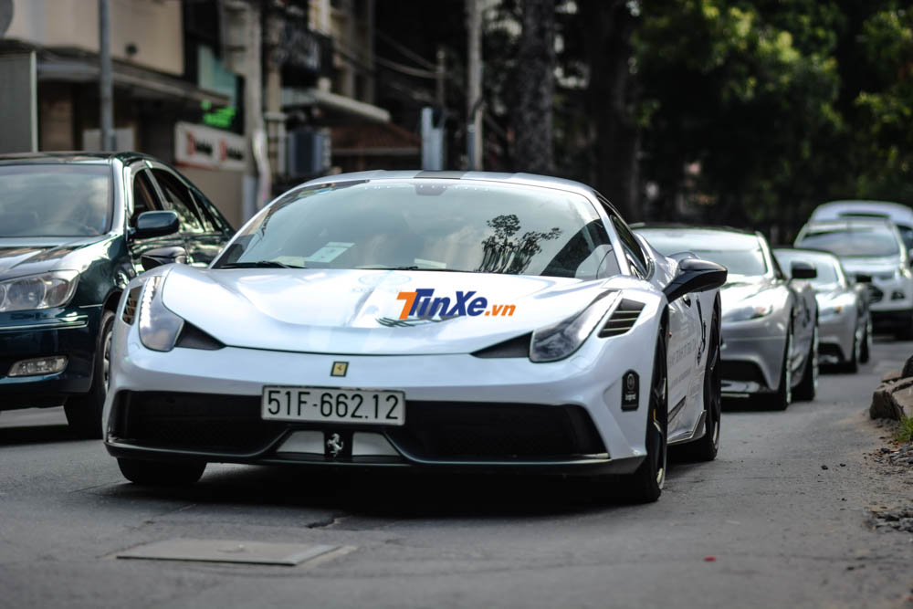 Hãng siêu xe đến từ Ý còn trang bị thêm cánh lướt gió bên hông siêu xe Ferrari 458 Speciale nhằm giúp siêu ngựa này tăng lực ép xuống mặt đường khi chạy tốc độ cao Hãng siêu xe đến từ Ý còn trang bị thêm cánh lướt gió bên hông siêu xe Ferrari 458 Speciale nhằm giúp siêu ngựa này tăng lực ép xuống mặt đường khi chạy tốc độ cao