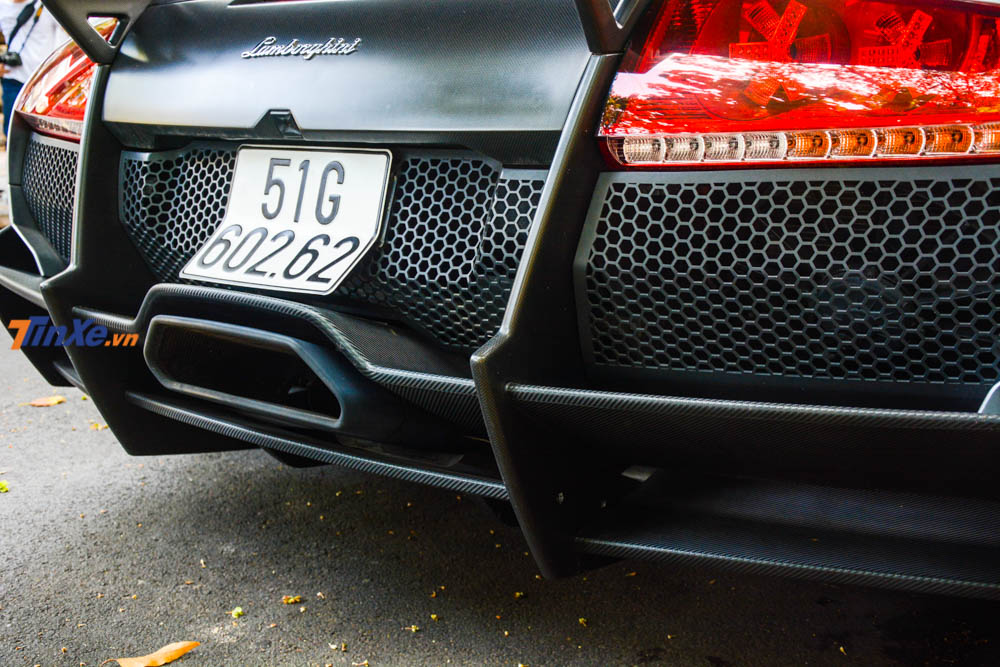 Cản va sau của Lamborghini Murcielago LP670-4 SV bằng sợi carbon nhám Cản va sau của Lamborghini Murcielago LP670-4 SV bằng sợi carbon nhám