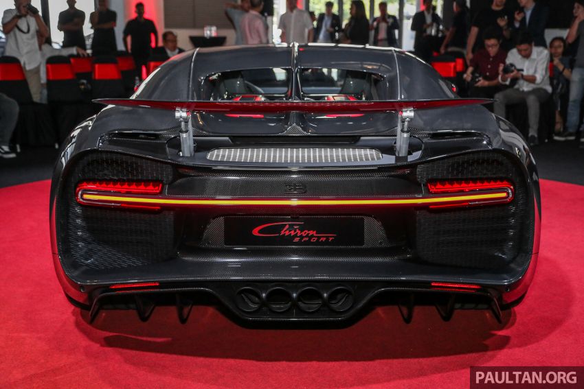 Bugatti Chiron Sport có 4 ống xả hình tròn Bugatti Chiron Sport có 4 ống xả hình tròn