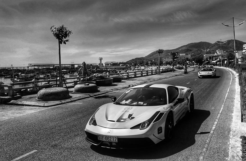Ferrari 458 Speciale độc nhất vô nhị tại Việt Nam cũng góp mặt trong hành trình siêu xe xuyên Việt lần này. Ferrari 458 Speciale độc nhất vô nhị tại Việt Nam cũng góp mặt trong hành trình siêu xe xuyên Việt lần này.