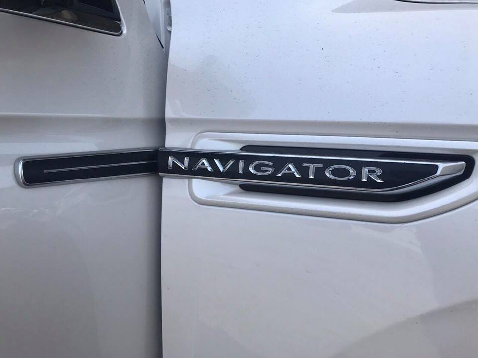 Lincoln Navigator Black Label L 2018 đầu tiên về Việt Nam có ngoại thất màu trắng Lincoln Navigator Black Label L 2018 đầu tiên về Việt Nam có ngoại thất màu trắng
