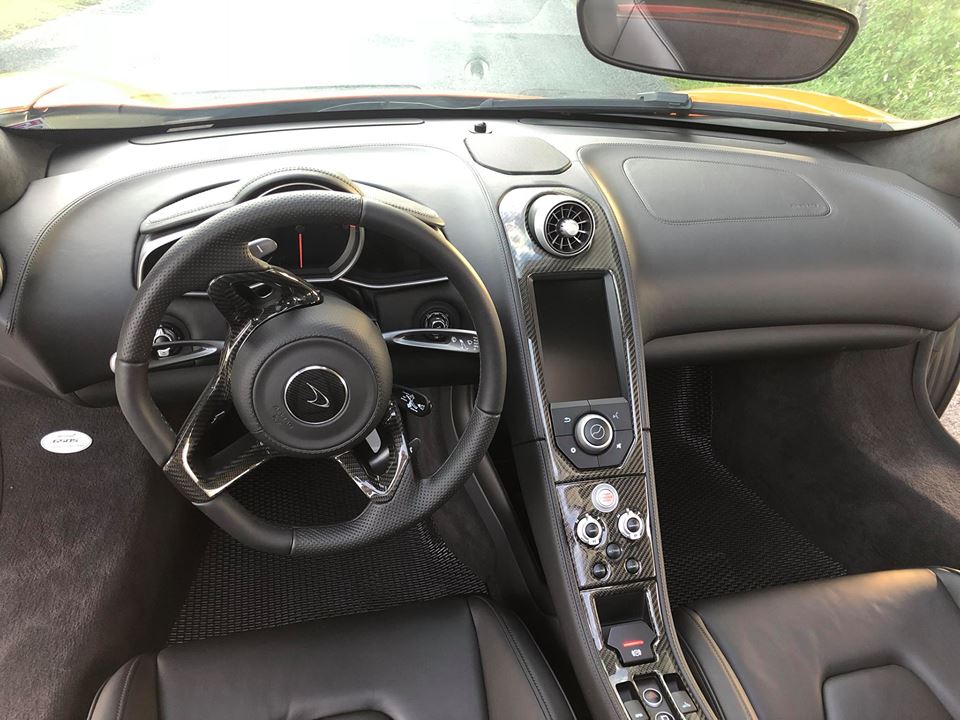 Nội thất tuyệt đẹp của siêu xe mui trần McLaren 650S Spider