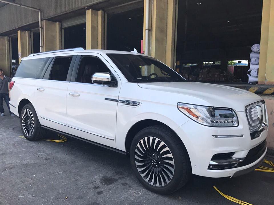 Lincoln Navigator 2018 mới được đưa về nước thuộc phiên bản cao cấp nhất Black Label L Lincoln Navigator 2018 mới được đưa về nước thuộc phiên bản cao cấp nhất Black Label L