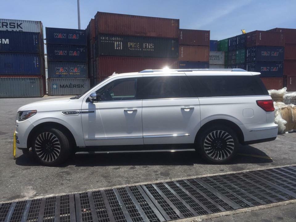 Công ty nhập khẩu tư nhân Hà Nội chào bán chiếc Lincoln Navigator Black Label L 2018 đầu tiên về Việt Nam là hơn 9 tỷ Đồng Công ty nhập khẩu tư nhân Hà Nội chào bán chiếc Lincoln Navigator Black Label L 2018 đầu tiên về Việt Nam là hơn 9 tỷ Đồng