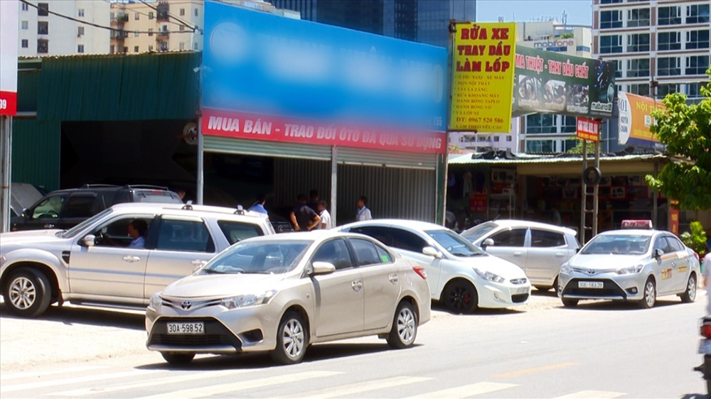 Xe sang ra đi cứu chủ, giá rẻ bất ngờ mùa World Cup Xe sang ra đi cứu chủ, giá rẻ bất ngờ mùa World Cup
