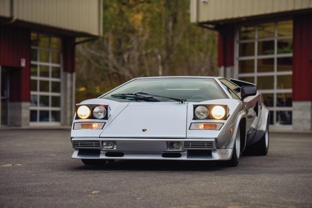 Trước khi đem đến hãng đấu giá RMSothebys để bàn giao, chủ nhân siêu xe này đã cho biết mình bỏ ra khoảng 250.000 USD để tân trang lại ngoại thất và cả động cơ của xe. 