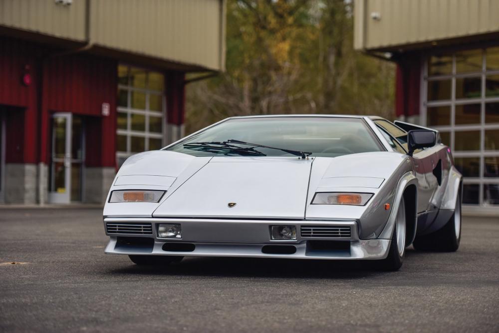 Một chiếc Lamborghini Countach LP400 S Series II sẽ có mặt tại buổi đấu giá do hãng RMSothebys tổ chức tại Monterey, California, Mỹ vào 2 ngày 24-25/8 tới đây. 