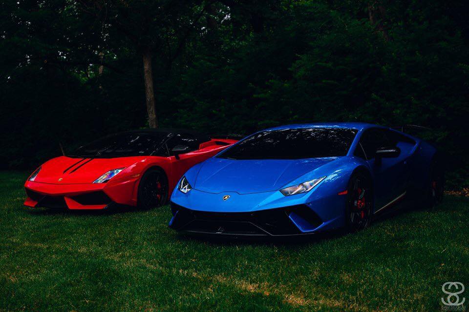 Cặp đôi Lamborghini Gallardo LP570-4 Spyder Performante màu đỏ và Huracan Performante màu xanh dương khi vụ cháy chưa xảy ra