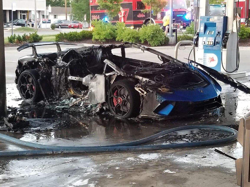 Chiếc siêu xe Lamborghini Huracan Performante bị hỏng nặng sau vụ cháy