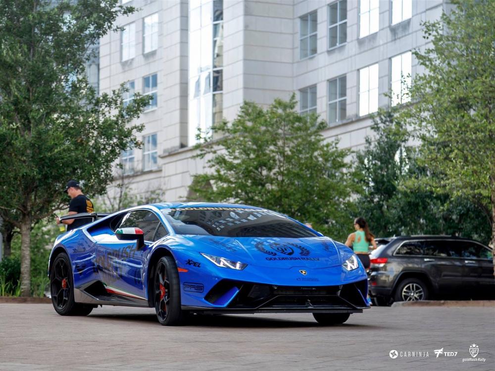Chiếc Lamborghini Huracan Performante tham gia hành trình siêu xe GoldRush Rally 2018