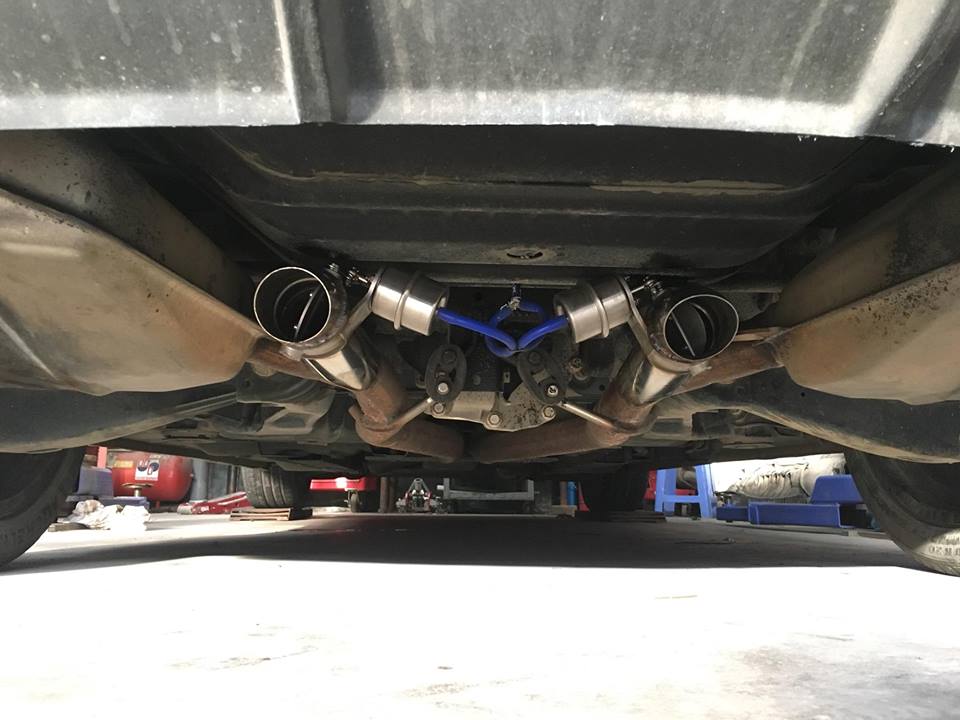 Cận cảnh ống xả độ Cutout Valve của Chevrolet Camaro RS mang biển kiểm soát Quảng Ninh Cận cảnh ống xả độ Cutout Valve của Chevrolet Camaro RS mang biển kiểm soát Quảng Ninh