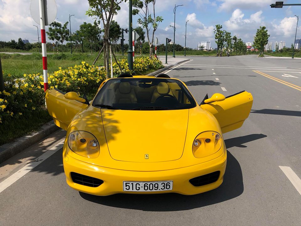  Vẻ đẹp của siêu xe mui trần Ferrari 360 Spider mới được ông chủ công ty nhập khẩu tư nhân quận 5, Tp.HCM phục hồi về nguyên bản.