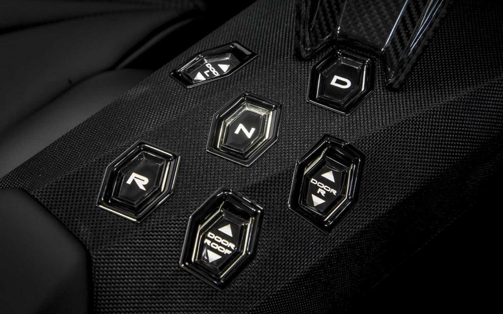 Các thông số cũng như thời gian sạc pin và phạm vi hoạt động của Dendrobium D-1 dự kiến sẽ được công bố vào ngày 30/8 tới đây khi mẫu xe này sẽ được đem đến trưng bày cũng như giới thiệu tại sự kiện Salon Privé Concours d'Elégance Classic Cars Show diễn ra tại Anh.  Các thông số cũng như thời gian sạc pin và phạm vi hoạt động của Dendrobium D-1 dự kiến sẽ được công bố vào ngày 30/8 tới đây khi mẫu xe này sẽ được đem đến trưng bày cũng như giới thiệu tại sự kiện Salon Privé Concours d'Elégance Classic Cars Show diễn ra tại Anh.