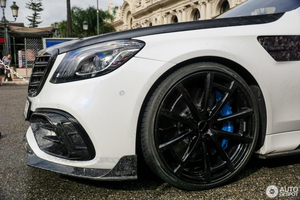 Bộ mâm độ sơn đen bóng kết hợp cùng cùm phanh Mansory xanh dương nổi bật. Bộ mâm độ sơn đen bóng kết hợp cùng cùm phanh Mansory xanh dương nổi bật.