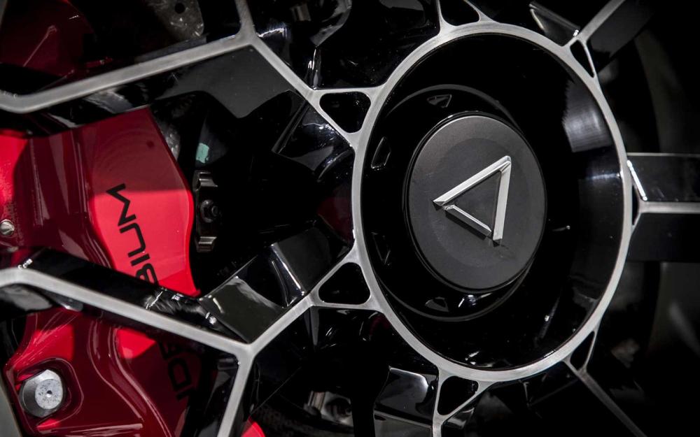 Thành viên hội đồng quản trị Dendrobium Jens Sverdrup chia sẻ Chiếc xe này là sợi carbon, vật liệu tổng hợp và hợp kim tiên tiến siêu nhẹ và siêu mạnh Thành viên hội đồng quản trị Dendrobium Jens Sverdrup chia sẻ Chiếc xe này là sợi carbon, vật liệu tổng hợp và hợp kim tiên tiến siêu nhẹ và siêu mạnh