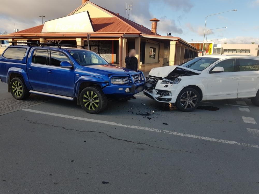 Hiện trường vụ tai nạn giữa Audi Q7 và Volkswagen Amarok