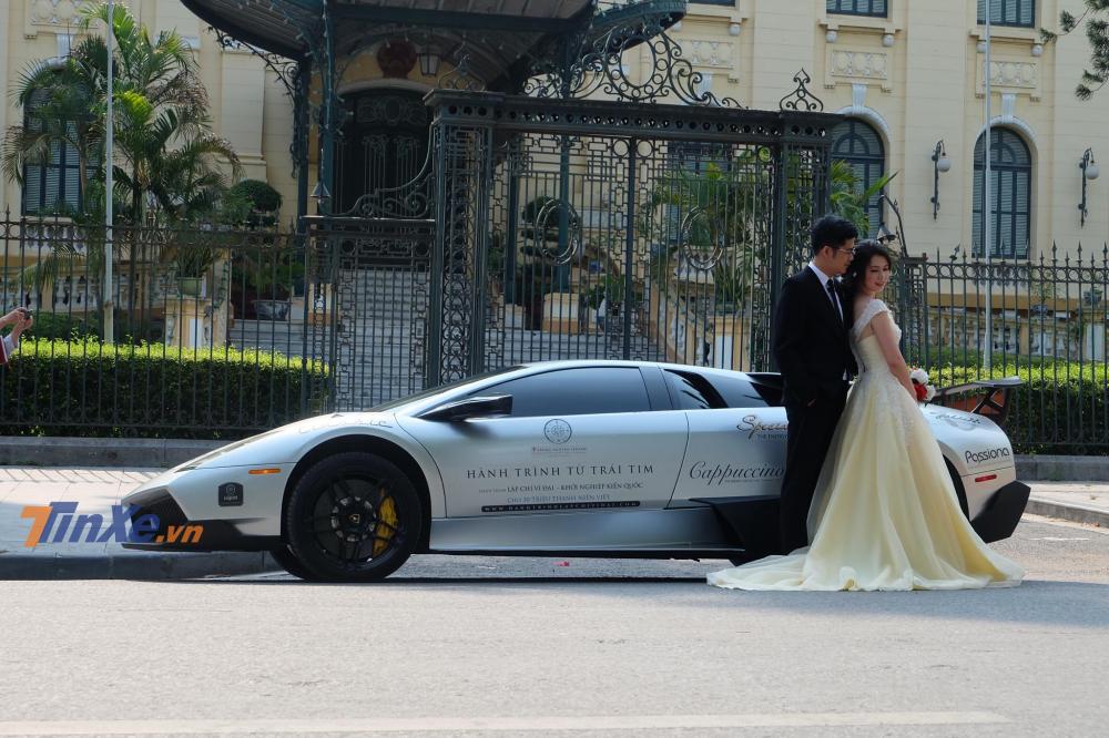 Cô dâu chú rể may mắn được chụp ảnh cưới bên siêu xe Lamborghini Murcielago LP670-4 SV Cô dâu chú rể may mắn được chụp ảnh cưới bên siêu xe Lamborghini Murcielago LP670-4 SV
