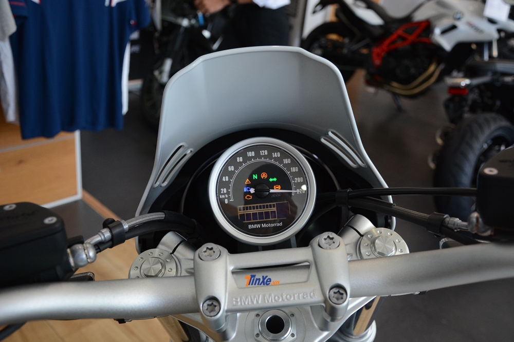 Đồng hồ trên BMW R nineT Urban G/S dạng đơn.