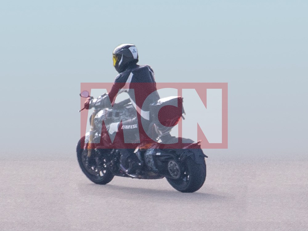 Bắt gặp Ducati Diavel thế hệ mới thể thao hơn chạy thử nghiệm