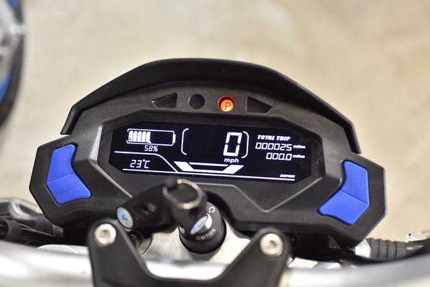 Đồng hồ kỹ thuật số trên CSC City Slicker Đồng hồ kỹ thuật số trên CSC City Slicker