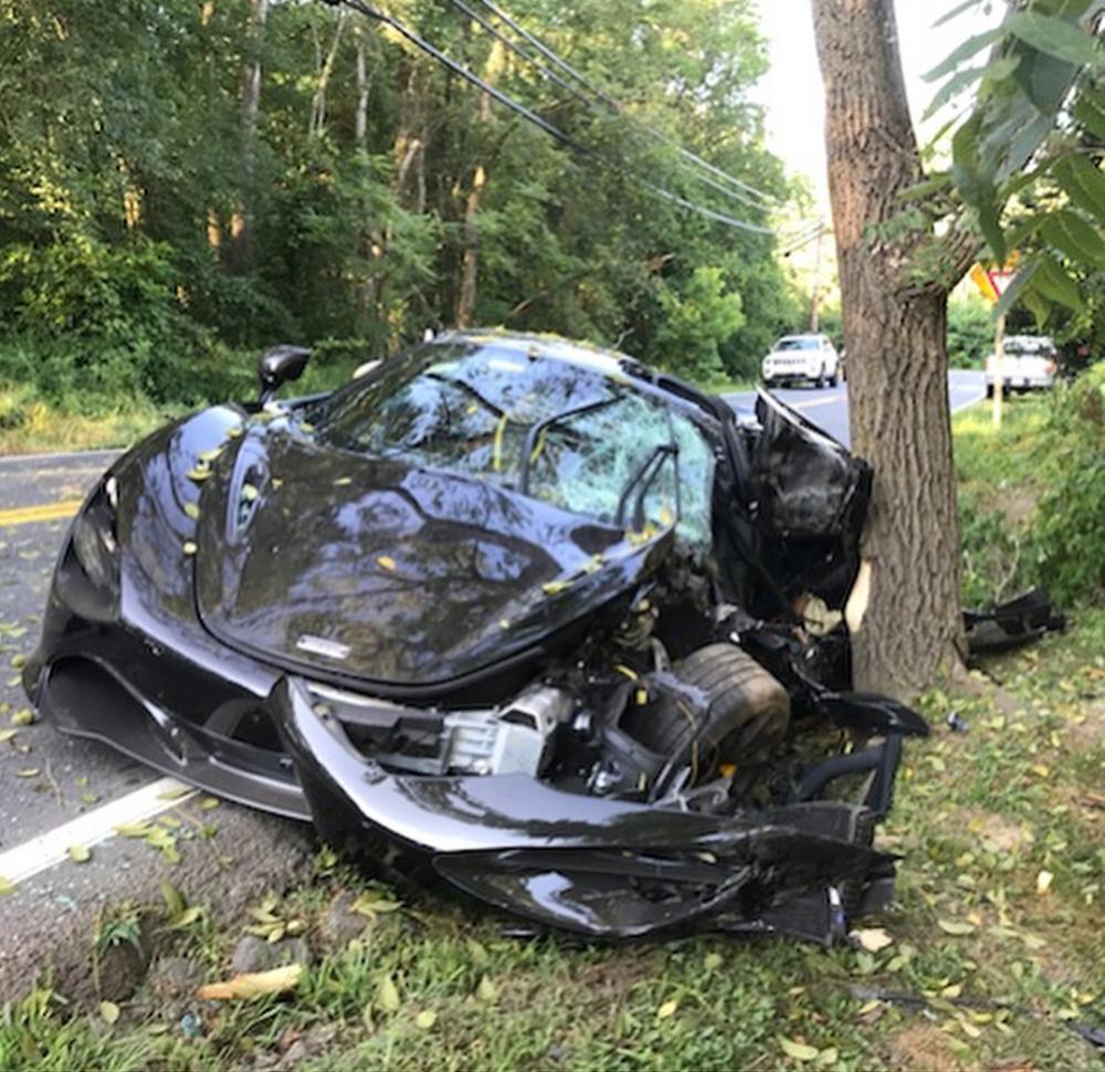 Chiếc McLaren 720S này mới về tay chủ nhân được 1 ngày thì gặp nạn