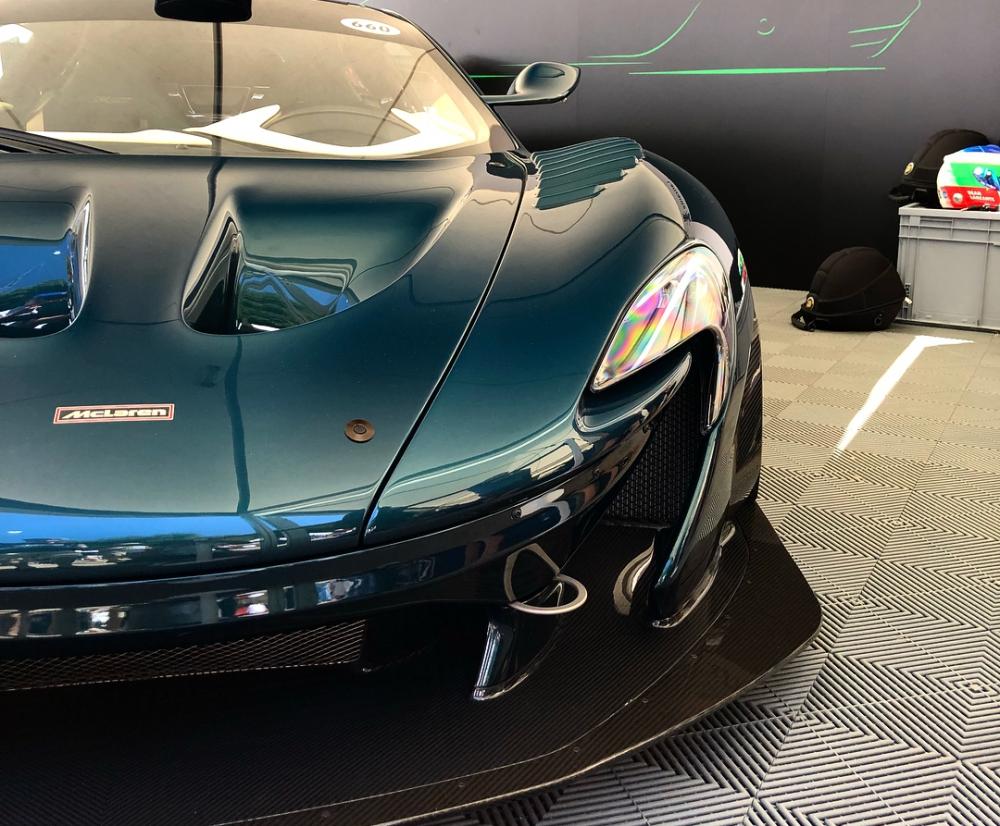 So với P1 GTR, thiết kế ngoại thất của McLaren P1 GT đã có sự thay đổi với phần đầu xe xuất hiện thêm các lỗ thông hơi mới đảm nhận tính động học cho xe. 