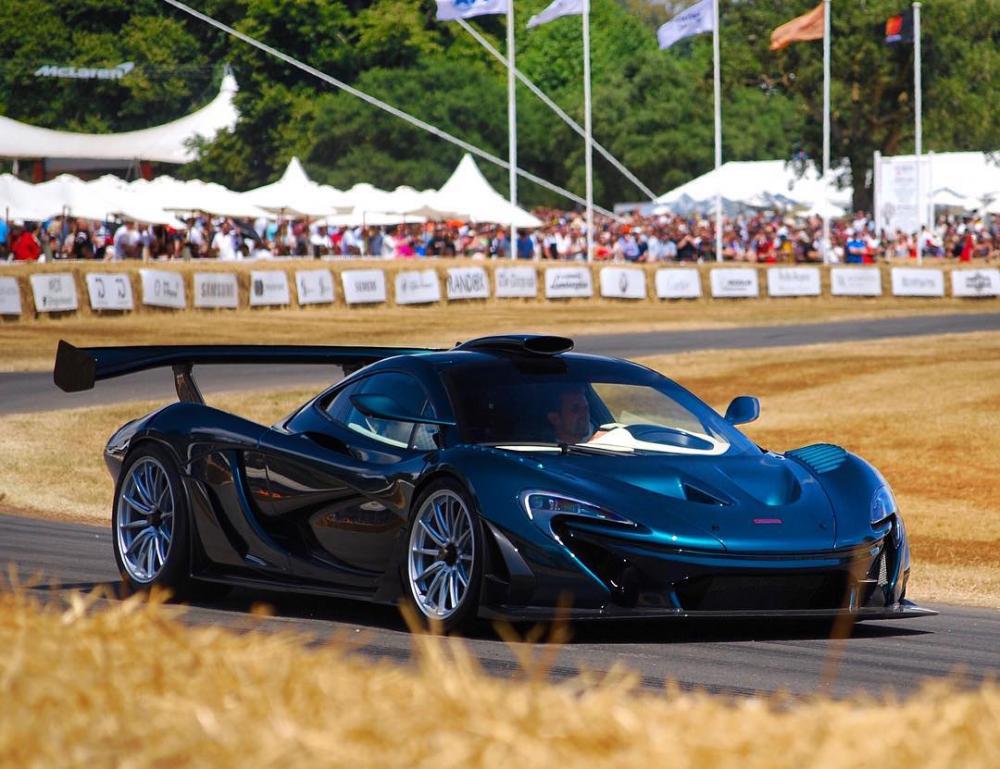 Đây là sản phẩm do hãng độ Lanzante thực hiện dựa trên siêu xe đường đua McLaren P1 GTR.