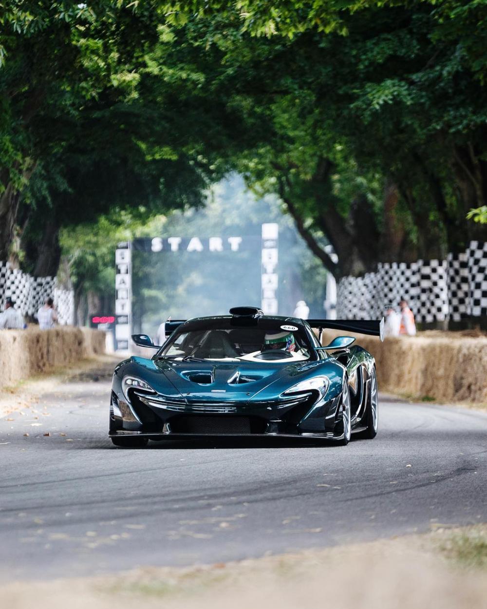 Lễ hội Goodwood Festival of Speed 2018 không chỉ có sự góp mặt của siêu xe hoàn toàn mới McLaren 600LT mà tại đây, còn có sự xuất hiện của một siêu phẩm nhà McLaren là chiếc P1 GT. Đây là sản phẩm do hãng độ Lanzante thực hiện dựa trên siêu xe đường đua McLaren P1 GTR.