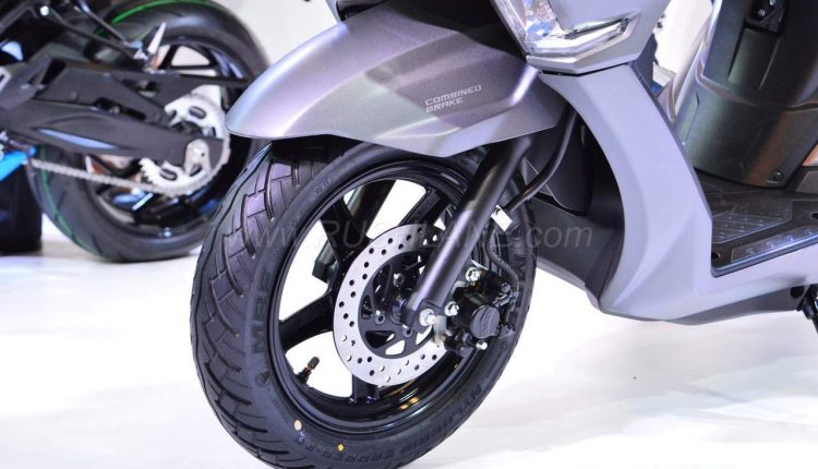 Suzuki Burgman Street 125 trang bị hệ thống phanh CBS