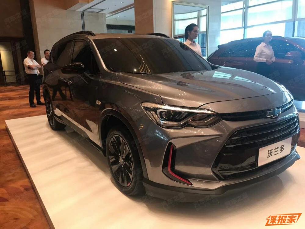 Chiếc SUV Chevrolet Orlando 2018 trong một sự kiện tại Trung Quốc Chiếc SUV Chevrolet Orlando 2018 trong một sự kiện tại Trung Quốc