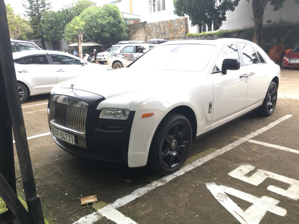 Đây là 1 trong 2 chiếc Rolls-Royce Ghost thuộc sở hữu của ông Đặng Lê Nguyên Vũ Đây là 1 trong 2 chiếc Rolls-Royce Ghost thuộc sở hữu của ông Đặng Lê Nguyên Vũ