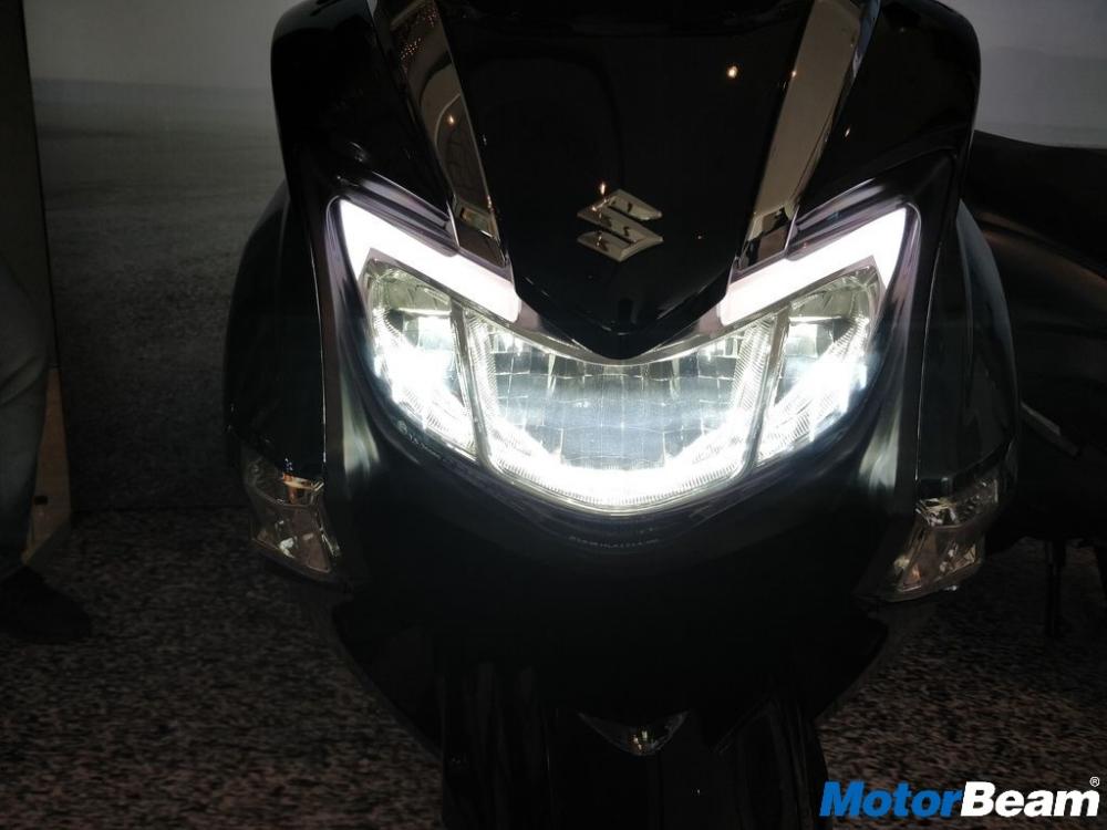 Đèn pha và đèn định vị LED trên Suzuki Burgman Street 125