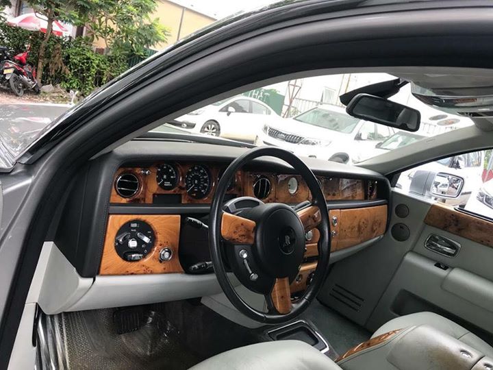 Tất nhiên không thiếu các chi tiết ốp gỗ Tất nhiên không thiếu các chi tiết ốp gỗ