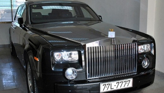 Rolls-Royce Phantom chính hãng đầu tiên của bà Dương Thị Bạch Diệp với biển 77L-7777 Rolls-Royce Phantom chính hãng đầu tiên của bà Dương Thị Bạch Diệp với biển 77L-7777