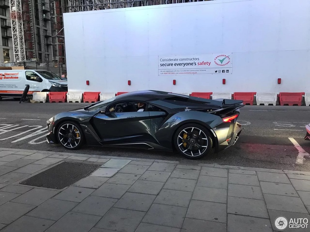 Đây là một trong những lần hiếm hoi người ta bắt gặp Fenyr SuperSport trên đường phố