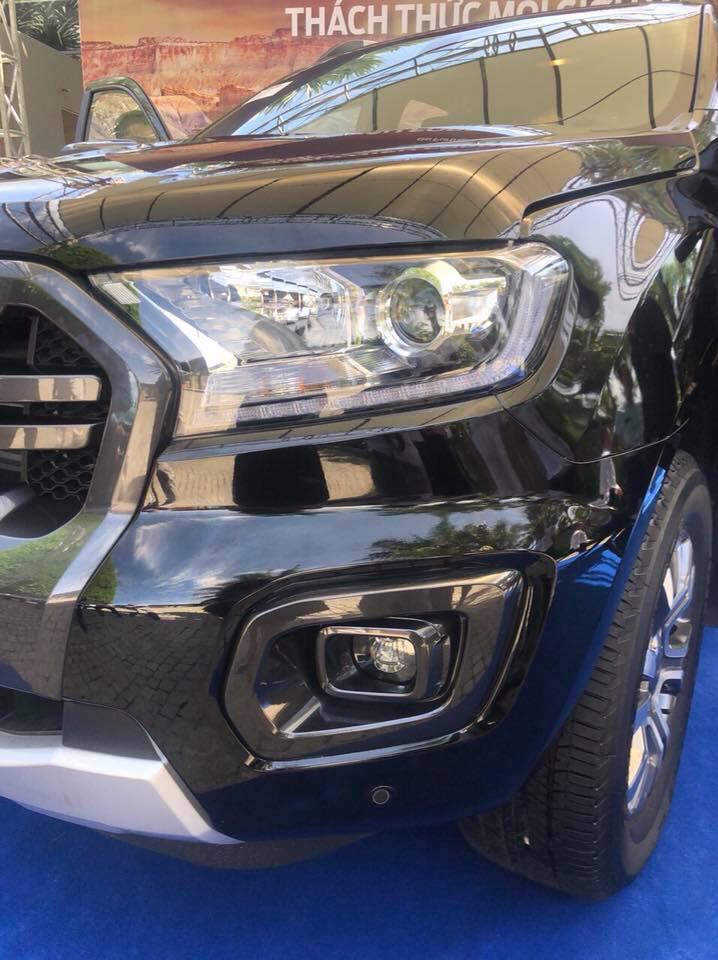 Ford Ranger Wildtrak 2018 được trang bị đèn pha HID, tích hợp dải đèn LED định vị ban ngày Ford Ranger Wildtrak 2018 được trang bị đèn pha HID, tích hợp dải đèn LED định vị ban ngày