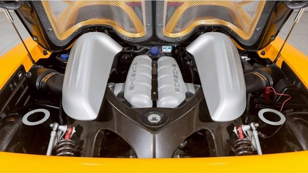 Porsche Carrera GT được trang bị động cơ V10, dung tích 5,7 lít Porsche Carrera GT được trang bị động cơ V10, dung tích 5,7 lít