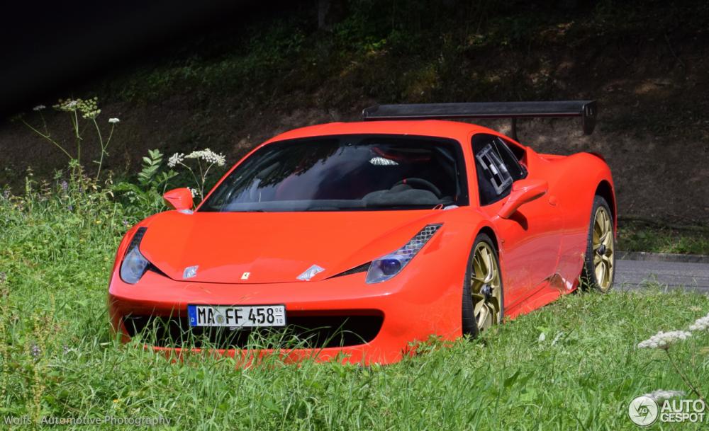 Siêu xe đua Ferrari 458 Challenge Evoluzione gặp nạn tại khúc cua tuyệt đẹp ở Nurburg