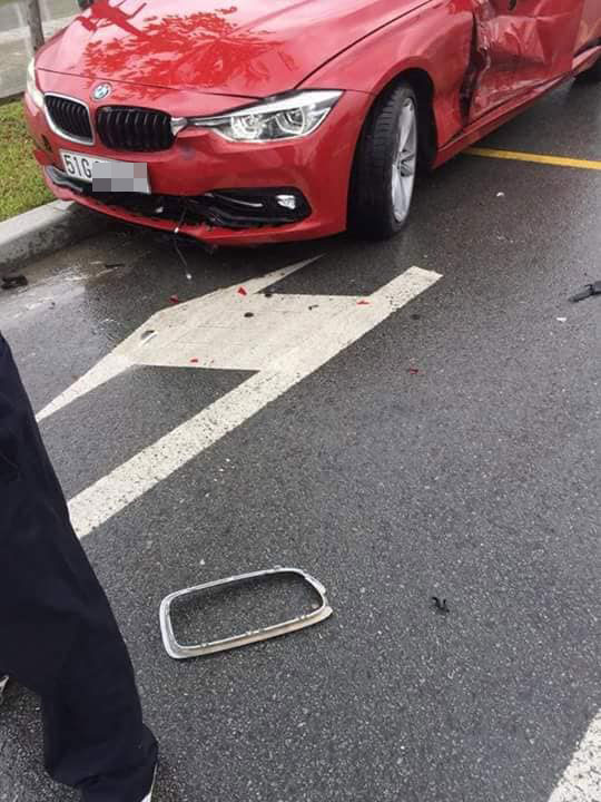 Chiếc ô tô BMW bị hỏng đáng kể sau vụ tai nạn