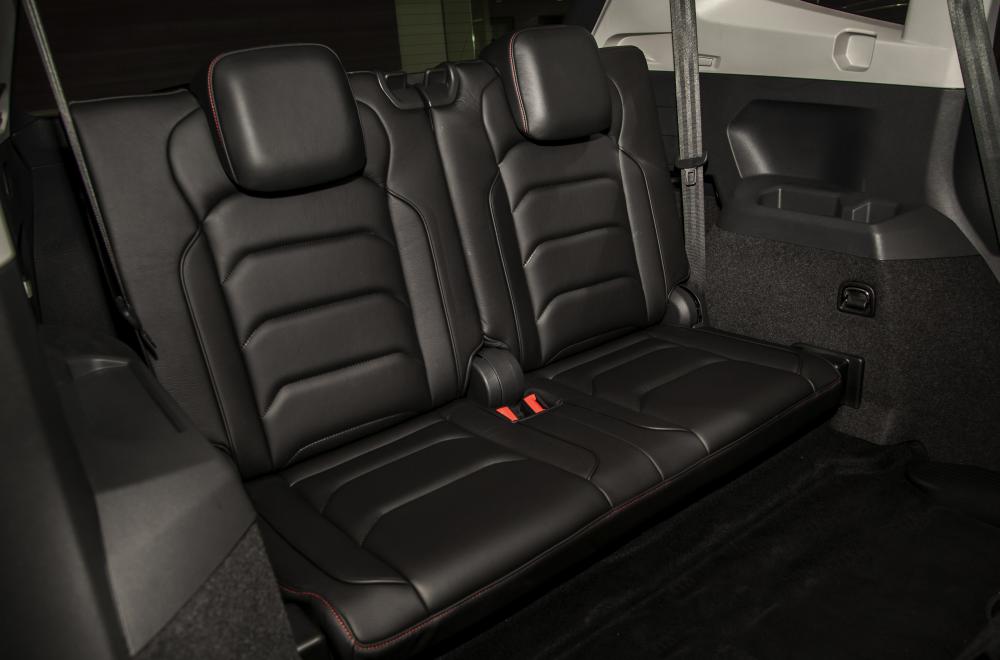 Hàng ghế sau rộng rãi