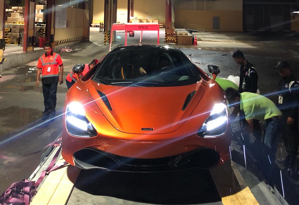 McLaren 720S thứ 3 cập bến Campuchia có ngoại thất sơn màu cam nhám McLaren 720S thứ 3 cập bến Campuchia có ngoại thất sơn màu cam nhám