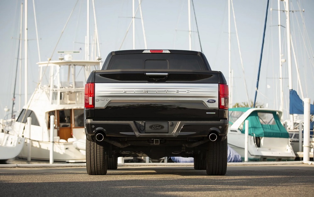 Ford F-150 Limited 2019 nhìn từ phía sau Ford F-150 Limited 2019 nhìn từ phía sau