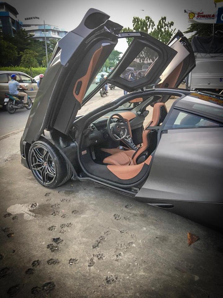 Nội thất của siêu xe này không có gì thay đổi so với lúc mới về nước Nội thất của siêu xe này không có gì thay đổi so với lúc mới về nước