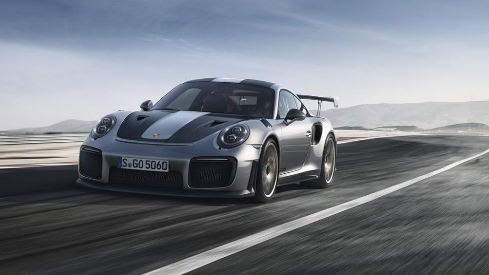 Porsche 911 GT2 RS 2018 được trang bị nhiều phụ kiện bằng sợi carbon