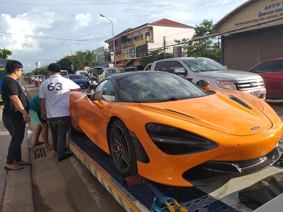 McLaren 720S màu cam mới cập bến Lào McLaren 720S màu cam mới cập bến Lào
