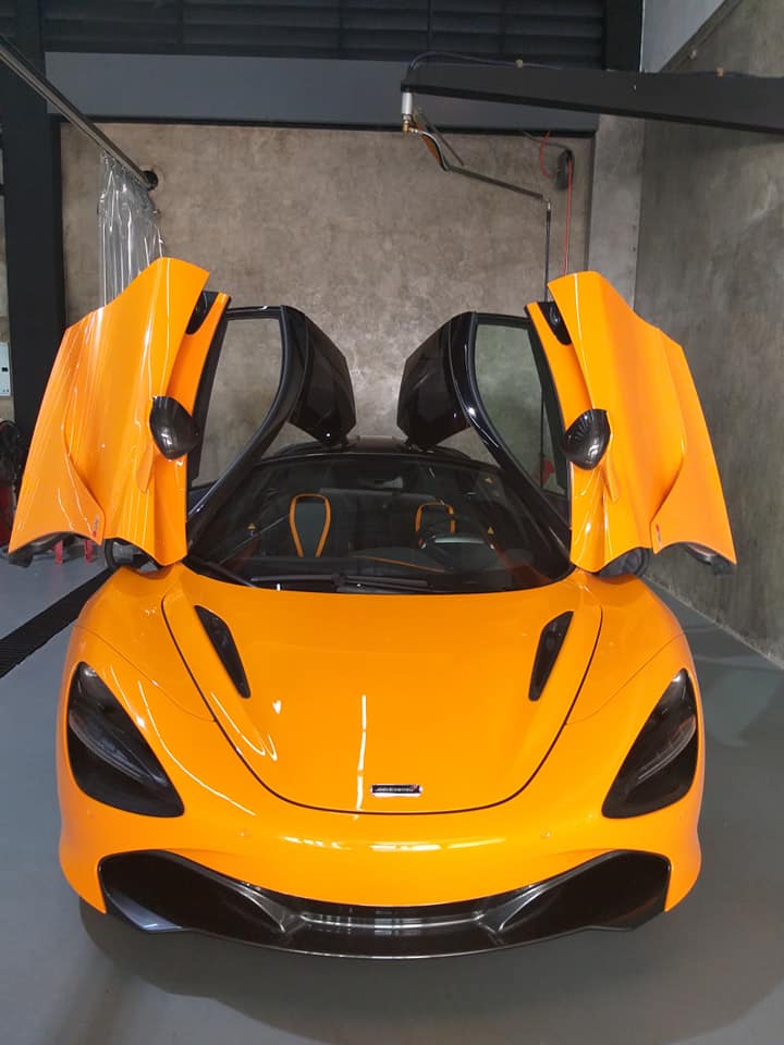 Vẻ đẹp của siêu xe McLaren 720S màu cam khi tung cánh Vẻ đẹp của siêu xe McLaren 720S màu cam khi tung cánh