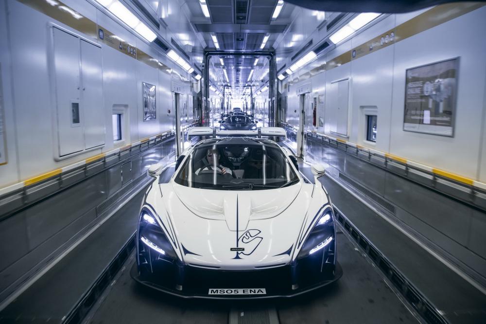 Đây mới chính là chiếc McLaren Senna đầu tiên trên thế giới xuất xưởng