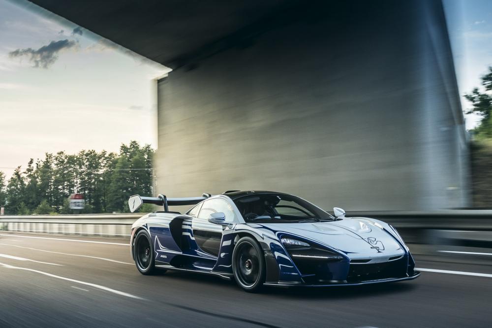 McLaren Senna mang số thứ tự 001/500 có bộ áo khá nổi bật