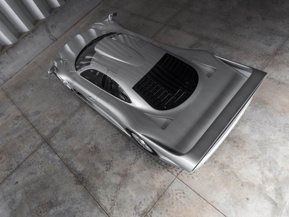 phiên bản thương mại của mẫu xe đua cùng tên đã tham dự vào giải đua danh giá FIA GT Championship vào năm 1997