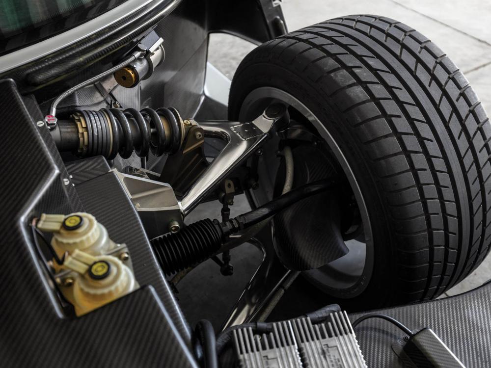 siêu xe Mercedes-Benz CLK GTR phiên bản đường công cộng sản sinh công suất tối đa 604 mã lực